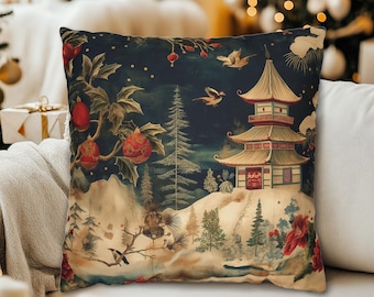 Puede incluir: Cojín cuadrado con fondo azul oscuro con una pagoda, pájaros y bayas rojas. El cojín tiene un diseño vintage de inspiración asiática con una escena de paisaje. El cojín descansa sobre un sofá blanco.