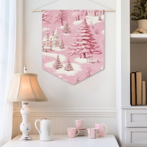 Rosa Urlaub Wandbehang Vintage Retro Dorf bereit zum Aufhängen Wimpel Flagge, Pastell Weihnachtswandkunst, rosa Urlaub Wanddekor