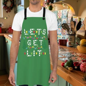 Lustige Weihnachtsschürze - Let&#39;s Get Lit Weihnachtslichter Urlaub Party Schürze in Rot oder Grün, lustige Weihnachtstrinkerei Schürze