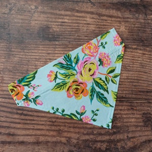 Bandana dla psa zakładana na szyję // Jardin De Paris Print // Rifle Paper Co. // Akcesoria dla psów // Nakrycia głowy dla psów