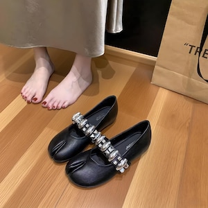 Fanshion Black Tabi Mary Janes,Exquisite Handmade Black Tabi Shoes,Retro Split Toe Buckle Shoes,Leather Black Tabi Shoe,Black Tabi Ballerina