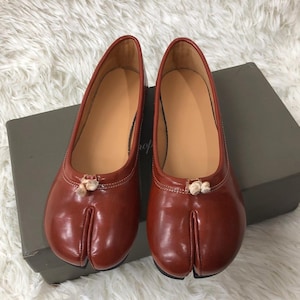 Women Red Split Toe Tabi Sandal,Retro Red Tabi Flats,Black Tabi,Tabi Mary Janes,Tabi Shoes,Leather Tabis,Tabi Ballet Flat,Tabi Ballerina