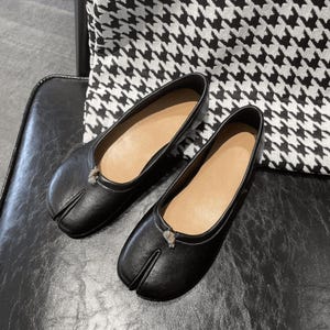 Black Tabi Mary Janes,Ballet Split-toe Shoes,Tabi Shoes,Leather Tabi Flats,Tabi Ballerina,Black Shoes,Vintage Flat Shoes,Women Black Shoes