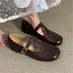 Handmade Retro Style Brown Tabi Mary Janes,Ballet Split-toe Shoes,Brown Tabi Shoes,Women Leather Tabi Shoe,Folding Women Shoe,Tabi Ballerina