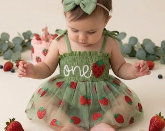 Vestido bordado à mão com a palavra "ONE" em tons de berinjela para o primeiro aniversário, macacão "Sweet One" para o primeiro aniversário, ideal para ensaio fotográfico de aniversário com bolo, roupa personalizada para festa de bebê menina, "ONEderful"