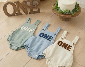 Macacão unissex bordado à mão com o número ONE para o primeiro aniversário, ideal para a primeira festa de aniversário, perfeito para um ensaio fotográfico de aniversário com bolo, ideal para meninos e meninas e festas temáticas de safári.