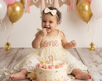 Vestido bordado à mão com o número 1 para aniversário de 1 ano, macacão para festa de aniversário, roupa personalizada para festa de bebê menina, rosa, renda creme.