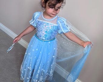 Vestido de princesa Elsa, a Rainha da Neve Azul de Frozen, com capa de tule: Festa de aniversário, brincadeira de faz de conta, fantasia de princesa para meninas.