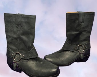 Vintage Vtg 90s Y2k Zodiac Black Square Toe Harness Distressed Strappy Gothic Punk Western Leather Festival Cowgirl Boots Size 7