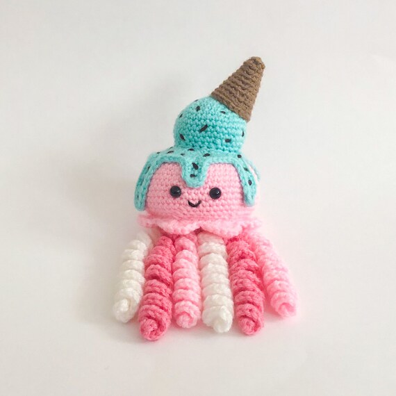 ハンドメイド 夢見るクラゲさん あみぐるみ あみぐるみ クラゲ | TikTok 