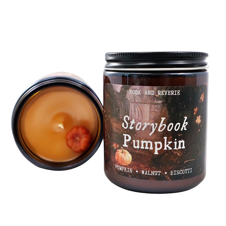 bookandreverie Storybook Pumpkin Candle - Thumbnail 2