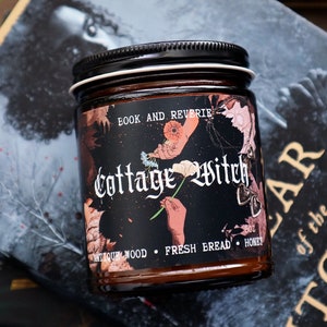 Cottage Witch Candle: Wooden Wick, Fresh Bread Scent