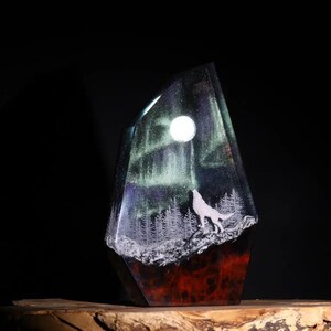 Aurora Borealis Lamp Howling Wolf Northern Lights Lamp Alaska Decor Northern Lights Gift Resin Lamp Wood Creative Personalized Gifts