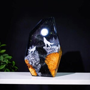 Aurora Borealis Lamp Howling Wolf Northern Lights Lamp Alaska Decor Northern Lights Gift Resin Lamp Wood Creative Personalized Gifts