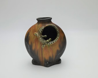 Gourd vase with newt in flamed sandstone, called "Chinese vase" by Gilbert Méténier