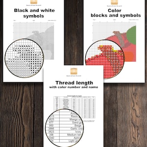 Puede incluir: Tres hojas de papel con patrones de punto de cruz y detalles de longitud de hilo. Una hoja muestra s&iacute;mbolos en blanco y negro, otra bloques de color, y la tercera enumera los colores y n&uacute;meros de hilo. El fondo es de vetas de madera oscura.