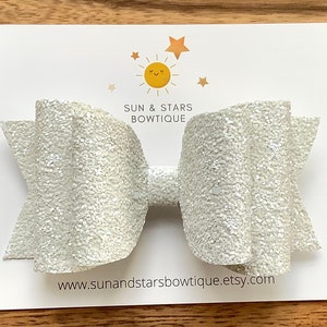 Funkelnde weiße Haarschleife, große weiße Haarschleife, Haarschmuck, weiße Glitzerschleife, Urlaub Haarschleife, Osterschleife, Geschenk, Kleinkind, Mädchen