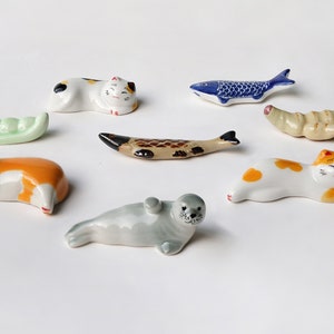 Portapenne per calligrafia cinese in ceramica a forma di animale Jingdezhen, portapenne per calligrafia cinese, poggiapennelli in ceramica con motivo a gatto.