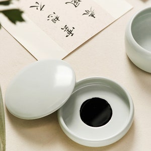 Calamaio multifunzionale in porcellana in ceramica con supporto per pennello per la pratica della calligrafia cinese giapponese