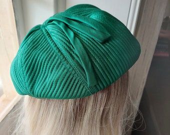 Vintage green hat, stitched satin hat, model of 1960's style hat, vintage satin hat, formal hat, occasion hat, wedding hat