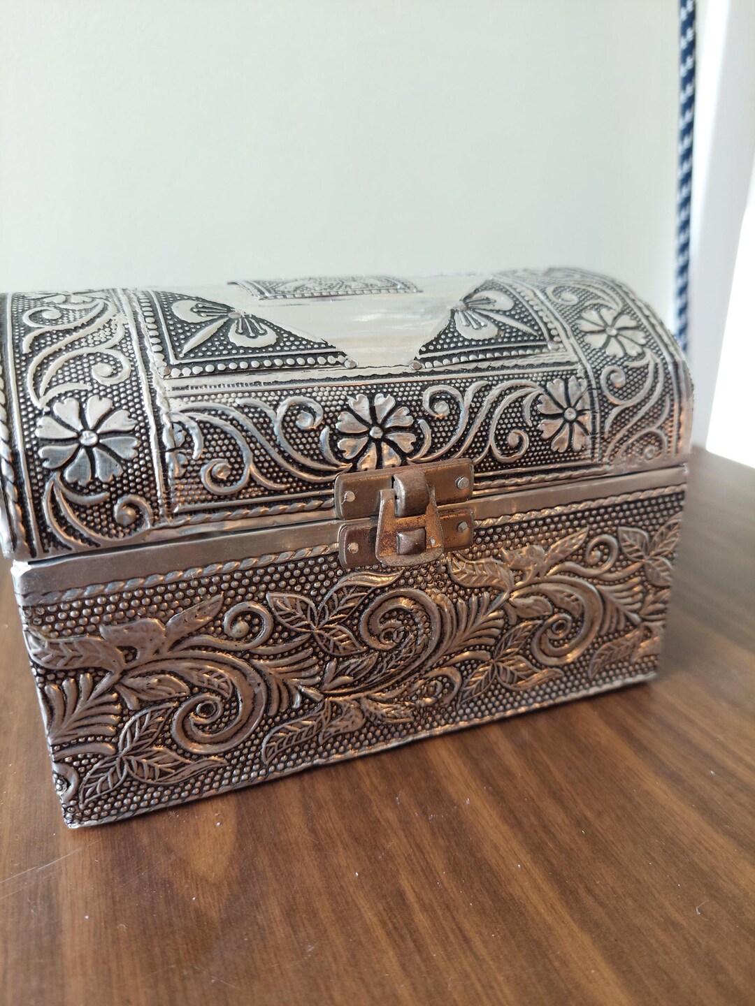 Small Treasure Chest Look Wooden Box 15 X 10cm Overlaid With Decorative ...
