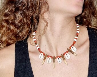 Kauri SEA QUEEN Tribal Statement Halskette mit Koralle, Rohkupfer und Holz Spikes