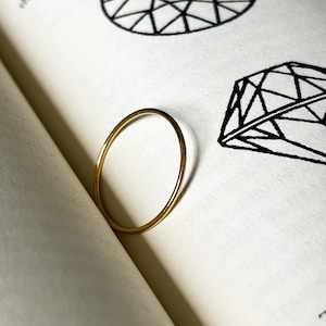 14k anlaufgeschütztes Gold Filled dünner Ehering / Stapelring / 1 mm Ehering / Schlichter Ehering / Minimalistischer Goldring