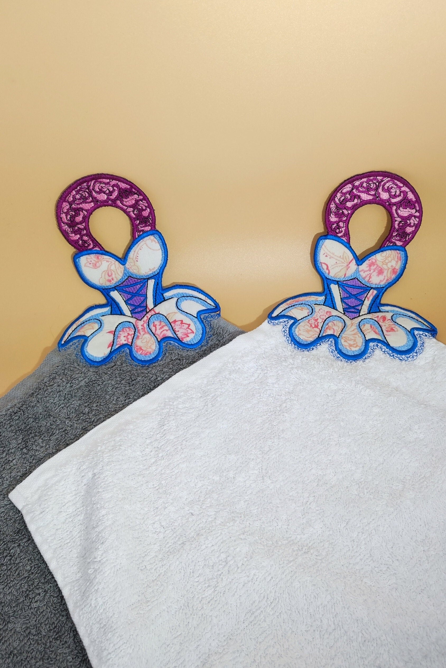 Essuie-Mains à Personnaliser avec Accroche Brodée - Tutu Danseuse