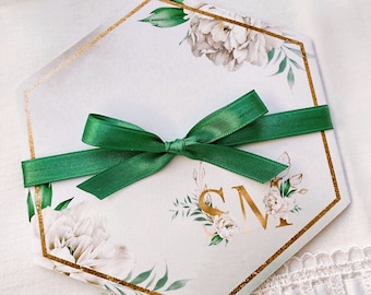 4,00 euros cada uno. Invitación de boda Emerald Line, invitación de boda hecha a mano, personalizada, peonías blancas, esmeralda