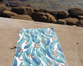 Set Of 2 Microfibre Beach Towels Personalised For A Couple 2 Beach Towels 160 X 80 Cm Highly Absorbent Quick Drying Lightweight And Compact Gift Idea