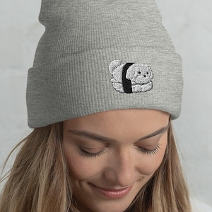 Cappello BEANIE MALTESE, Cappello invernale, Sushi Kawaii Maltese. Cappello ricamato. Illustrazione originale di Bark&Run!