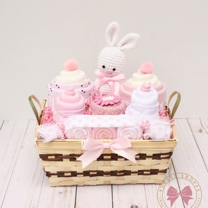 Cadeau bébé fille, panier cadeau bébé fille, cadeau nouveau-né, coffret cadeau nouveau-né, panier cadeau maman et nouveau bébé, bienvenue nouveau bébé, cadeau nouveau-né