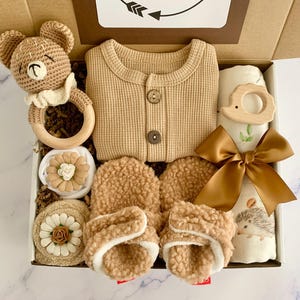 Woodland Bear Theme ~ Adorable Newborn Baby Gift Box Basket ~ Gender Neutral Reveal Perfect for Baby Showers