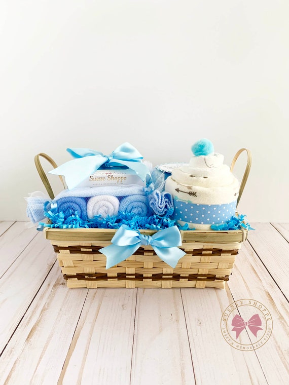 Baby Box Shop Niño – 14 piezas de artículos esenciales para recién nacidos  – Juego de regalos para bebé recién nacido, cestas de regalo para niños