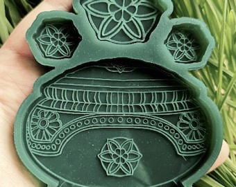 Anastasia music box mold. // Anastasia music box mold.