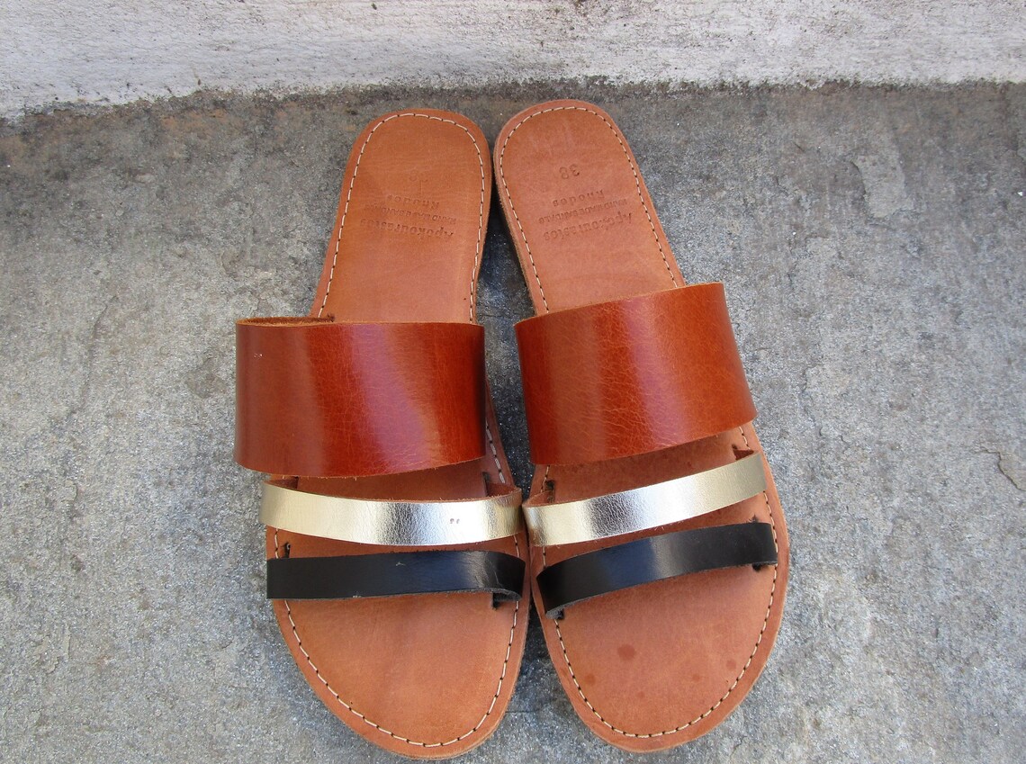 women's cushioned slide sandals