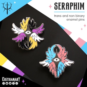 Könnte beinhalten: Zwei Emaille-Anstecknadeln mit einem Seraphim-Design. Eine Nadel hat gelbe, schwarze, lila und weiße Flügel, während die andere rosa, blaue und weiße Flügel hat. Die Anstecknadeln haben eine silberne Umrandung und ein Auge in der Mitte. Der Text "SERAPHIM" und "trans and non binary enamel pins" sind ebenfalls sichtbar.