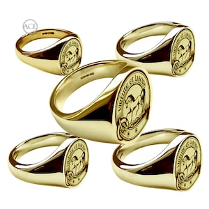 Bagues chevalières écusson familial ovales en or massif 9 carats. Sur mesure, solide, fini à la main, gravé au laser sur commande. Or jaune. Entièrement poinçonné britannique