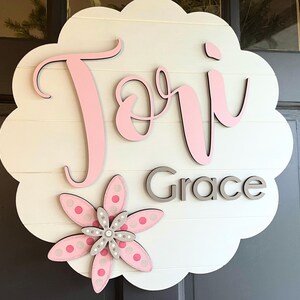 Girls Room Name Sign Scalloped Round with Floral Decoration, Custom Personalized Wood Wall Art for Baby Girl Nursery or Cute Girls Bedroom