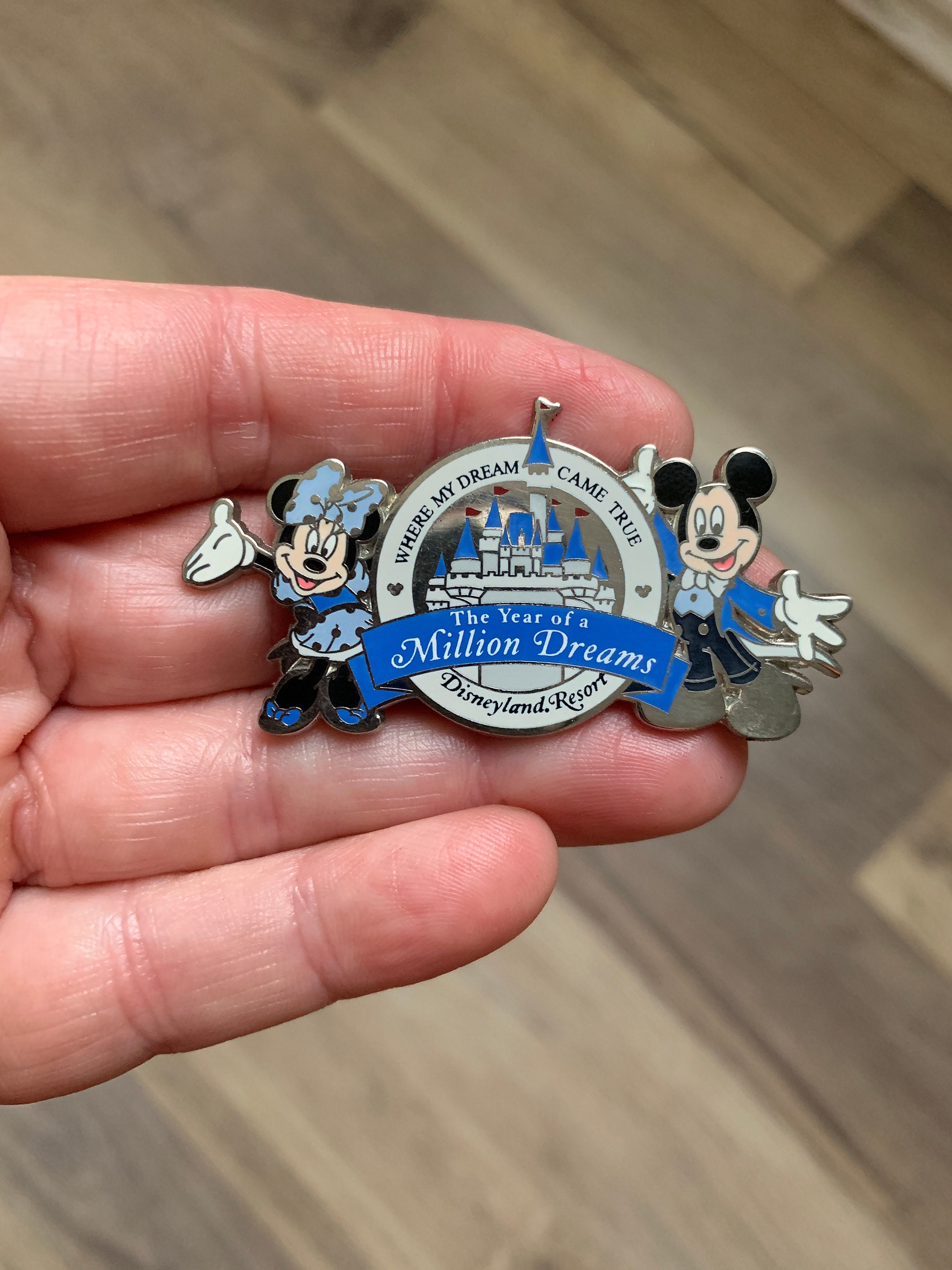 WDW The Year of a Million Dreams Mickey and Minnie Mouse Disney Pin 49897 WDW The Year of a Million Dreams Mickey and Minnie Mouse Disney Pin 49897