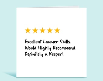 Op de afbeelding: Een witte kaart met de tekst "Excellent Lawyer Skills. Would Highly Recommend. Definitely a Keeper!" en vijf gouden sterren. Op een lichtblauwe achtergrond.
