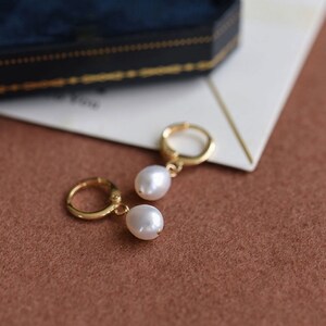 5mm/8mm Minimalist 18K Gold Plated/Silver Plated Steel AAA Oval Freshwater Pearls Lever Back Earrings Huggie Tarnish Resistant