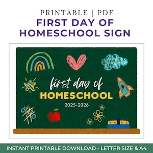 Erster Tag der Homeschool Zeichen | Chalkboard Theme mit niedlichen Chalk Doodles | Sofort Download PDF