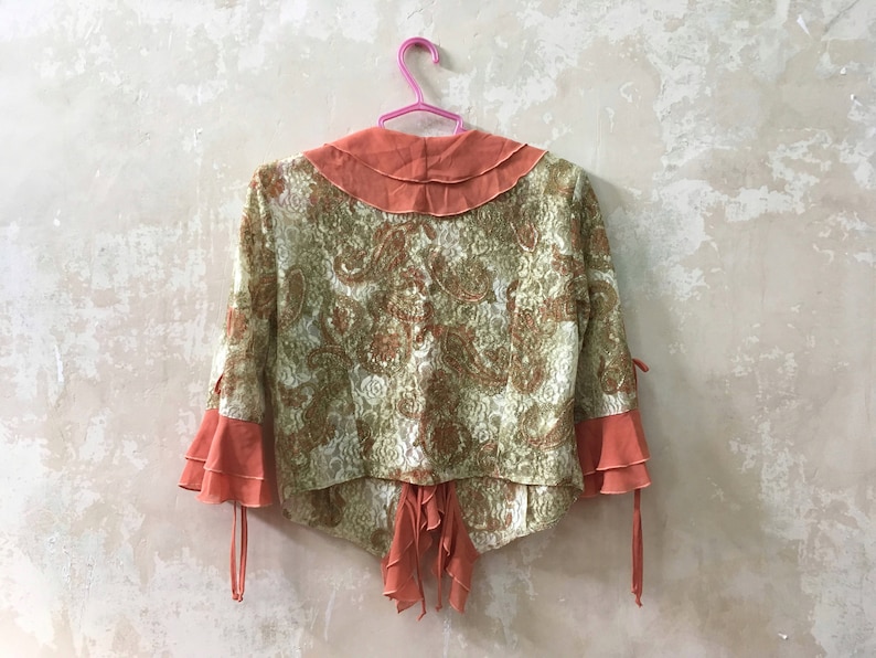 Romantic frilly plus size blouse Jabot V neck blouse in 1970s fashion Vintage ruffle blouse with paisley pattern