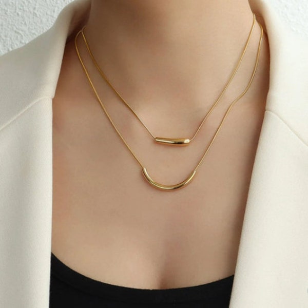 Gold Bar Halskette, Kurve Bar Halskette, einfache Bar Charm Halskette, minimalistische Gold Halskette, Geschenk für sie