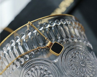 Schwarz Anhänger Gold Halskette, Zierliche Quadrat Schwarz Charm Halskette, Geschenk für sie