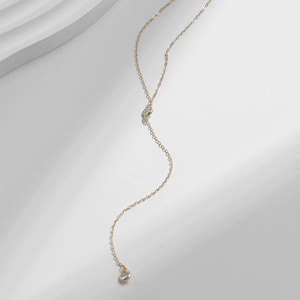 Zierliche Lariat-Halskette aus 14K Gold, Y-Halskette aus Sterlingsilber mit CZ-Stein, zierliche lange Goldhalskette, zarte Brauthalskette Bild 5