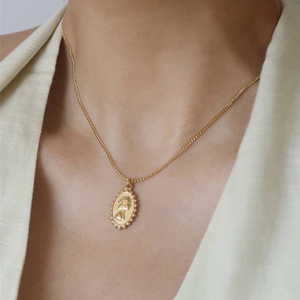 Collier pendentif reine, collier pièce d'or ovale délicat, pendentif ovale minimaliste, bijoux de tous les jours - cadeau pour elle