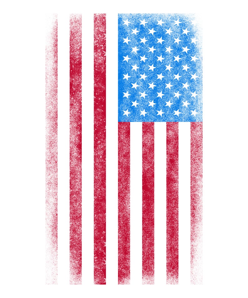Puede incluir: Una bandera estadounidense desgastada con rayas rojas y blancas y un campo azul de estrellas.