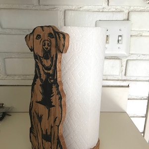 Porta-toalhas de papel Labrador, suporte de madeira para papel toalha ou papel higiênico gravado em carvalho maciço